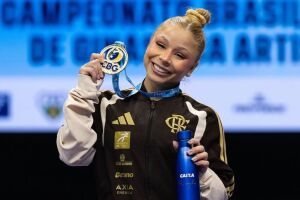 Fl&aacute;via Saraiva brilha no Brasileiro de Gin&aacute;stica com solo embalado por Ney Matogrosso e Luiz Gonzaga e leva o ouro