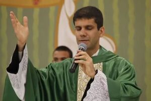Mais um padre brasileiro &eacute; excomungado ap&oacute;s ingressar em fraternidade tradicionalista S&atilde;o Pio X
