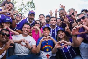 Raquel Lyra intensifica campanha no Recife com caminhada ao lado de eleitores em Jardim S&atilde;o Paulo nesta segunda (17)