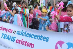 Crian&ccedil;as em Parada do Orgulho LGBT.