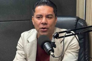 Pastor Leonardo Borges durante participa&ccedil;&atilde;o em um podcast
