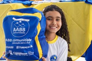 Prefeitura de Garanhuns entrega kits escolares