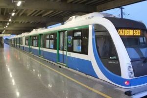 Tr&ecirc;m VLT do metr&ocirc; do Recife