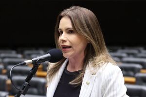 Clarissa T&eacute;rcio durante manifesta&ccedil;&atilde;o em defesa da vida e contra o aborto
