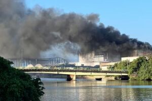 Inc&ecirc;ndio em f&aacute;brica no Recife.
