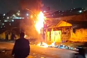 De acordo com os relatos publicados por moradores, alguns j&aacute; vinham percebendo problemas no poste antes do inc&ecirc;ndio. Testemunhas afirmaram que era poss&iacute;vel ouvir barulhos de estalos vindos da estrutura.