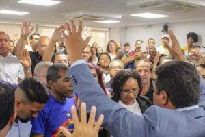 Joel da Harpa em reuni&atilde;o com conselheiros tutelares.