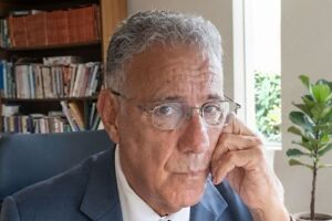 Juiz Olair Teixeira Oliveira Sampaio.