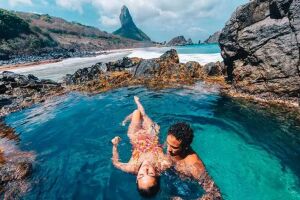 Buraco do Galego: Neymar e Bruna Marquezine em Fernando de Noronha quando eram casal.