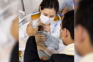 Prematura, beb&ecirc; de 570 gramas &eacute; batizada em hospital no Recife e v&iacute;deo emociona