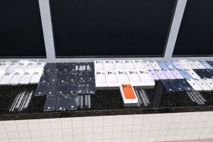 Carga com 70 celulares da Apple, avaliada em mais de R$ 260 mil, foi apreendida pela PRF.