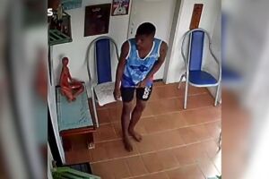 C&acirc;meras de seguran&ccedil;a registraram parte da invas&atilde;o &agrave; resid&ecirc;ncia em Vit&oacute;ria de Santo Ant&atilde;o.