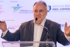 Cristovam Buarque, ex-Ministro da Educa&ccedil;&atilde;o.
