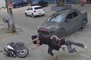 O acidente aconteceu no cruzamento da Avenida Ulysses Montarroyos com a Rua Jangadeiro, em Piedade.