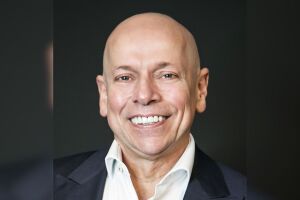 Leandro Karnal &eacute; historiador, professor, escritor, palestrante, apresentador e youtuber.