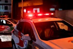 Mulher &eacute; atacada pela sogra com sete facadas durante reuni&atilde;o familiar.