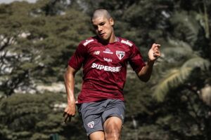 Nicolas &eacute; atleta do S&atilde;o Paulo e fez toda sua base na equipe paulista.