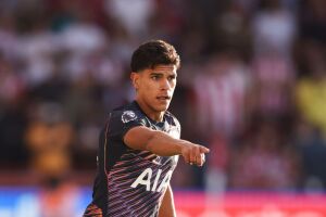 Tottenham entra em campo pela Copa da Liga Inglesa.