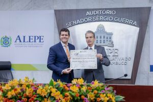 Santiago Yus recebe t&iacute;tulo de cidad&atilde;o pernambucano