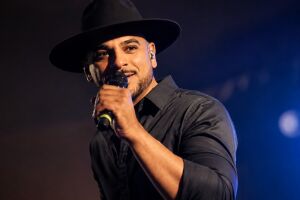 Cantor sertanejo Eduardo, da dupla com Derick, est&aacute; internado na UTI do Hospital das Cl&iacute;nicas, em Goi&acirc;nia.