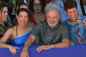 Raquel Lyra e Jo&atilde;o Campos com Lula no Carnaval 