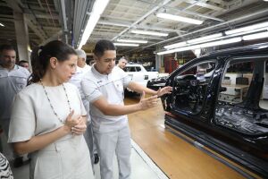 Raquel Lyra em visita a ind&uacute;stria pernambucana