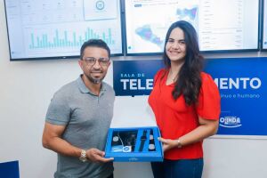 Chiquinho ao lado de Mirella Almeida