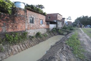 Obras no Rio Morno, no bairro da Guabiraba no Recife