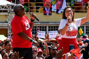 Pastor Kleber Lucas e Janja cantam em com&iacute;ssio de Lula