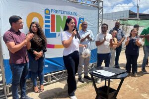 Prefeita Mirella Almeida em solenidade de &iacute;nicio das obras em Sapucaia 