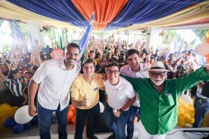 Jo&atilde;o Campos em ato de campanha no bairro da Guabiraba, no Recife