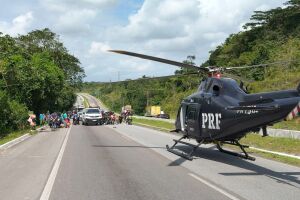 Resgate de helicopt&eacute;ro da PRF a acidente em S&atilde;o Louren&ccedil;o da Mata
