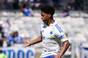 Z&eacute; Lucas fez sua estreia pelo Cruzeiro.