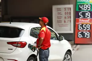 Mais etanol na gasolina, governo libera testes com 35% do combust&iacute;vel de cana na gasolina