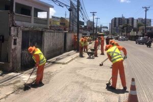 Corredor da Carlos de Lima Cavalcanti come&ccedil;a a receber requalifica&ccedil;&atilde;o asf&aacute;ltica.