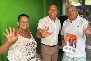 Professor Lup&eacute;rcio durante agenda no bairro de Sapucaia, em Olinda.