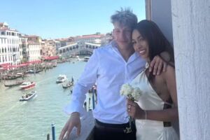 Brasileira de 26 anos desaparece ap&oacute;s acidente entre embarca&ccedil;&otilde;es em Veneza e marido morre na colis&atilde;o. 