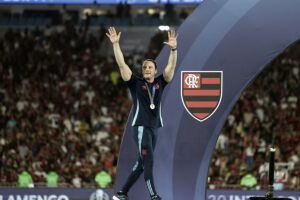 Bruno Pivetti na cerim&ocirc;nia de premia&ccedil;&atilde;o na final.