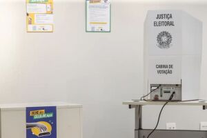 Cabine de vota&ccedil;&atilde;o.