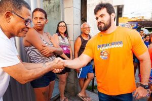C&eacute;sar Ramos durante agenda de campanha em Abreu e Lima.