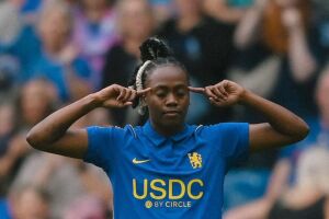 Chelsea feminino enfrenta o Rapid Vienna pela Champions.