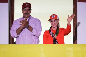 Cilia Flores e Nicol&aacute;s Maduro.