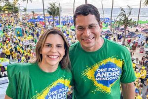 Clarissa e Pastor J&uacute;nior T&eacute;rcio em ato de 7 de Setembro no Recife.