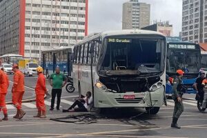 Um dos ve&iacute;culos &eacute; um &ocirc;nibus opcional que realiza a linha para o Curado. O outro coletivo havia sa&iacute;do do munic&iacute;pio de Escada, na Zona da Mata Sul de Pernambuco.