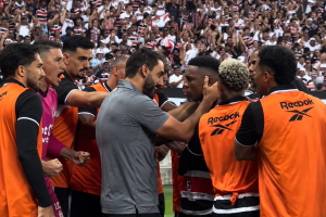 Comemora&ccedil;&atilde;o do gol do Santa Cruz