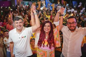 Deputado federal participou de ato de campanha e destacou atua&ccedil;&atilde;o da deputada estadual em defesa das mulheres: "o lugar de mulher &eacute; onde ela quiser".