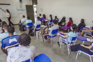 Estudantes em uma sala de aula. 