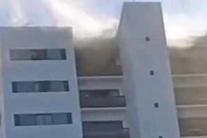 Inc&ecirc;ndio &eacute; registrado em &uacute;ltimo andar de pr&eacute;dio residencial em Boa Viagem, no Recife.