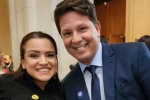 M&aacute;rio Frias, ex-secret&aacute;rio no governo Bolsonaro e Karina Gama, dona da produtora respons&aacute;vel pela realiza&ccedil;&atilde;o do filme "Dark Horse".