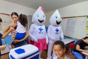 Olinda leva vacina&ccedil;&atilde;o e acompanhamento nutricional a estudantes de escola em Bairro Novo.